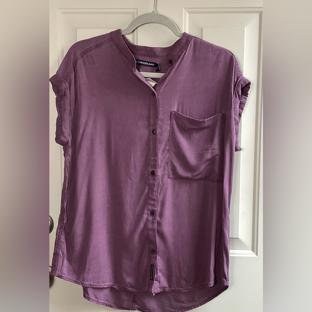 Calvin Klein NWT Purple sleeveless Top Blouse Size Medium Button Down